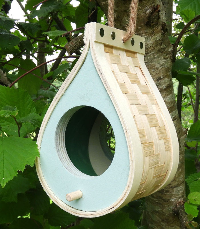 Eco-friendly bird feeders - environmentally friendly garden bird feeders